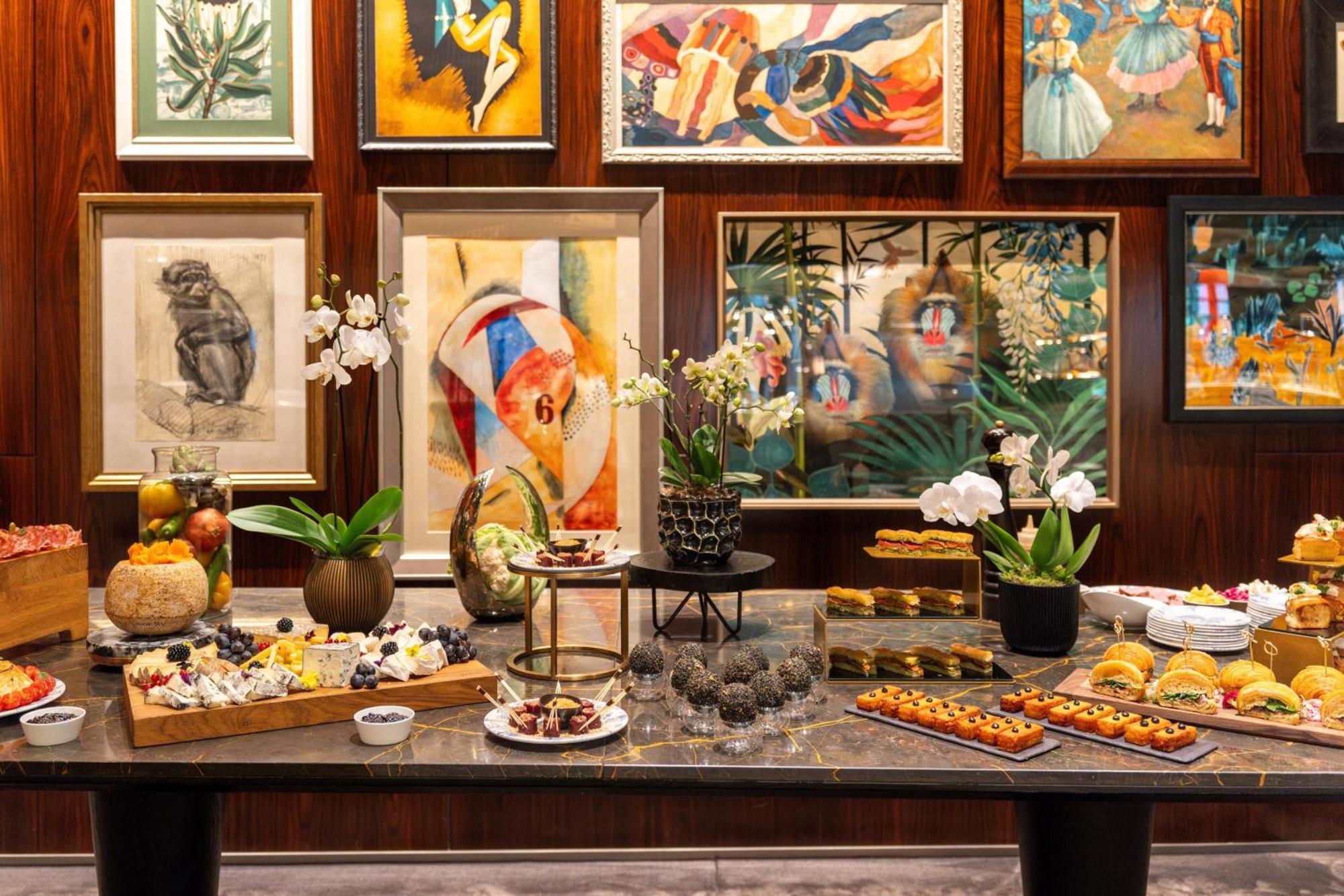 Prince De Galles, A Luxury Collection Hotel, Paris Exterior photo