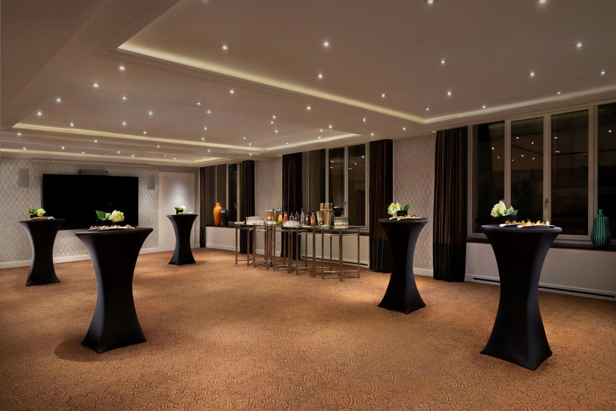 Prince De Galles, A Luxury Collection Hotel, Paris Exterior photo